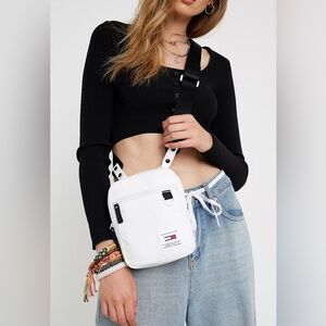 Tommy Hilfiger Urban Tech Reporter Bag Messenger Crossbody Unisex Black White